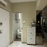 アパート Klt Blloku Center ティラナ